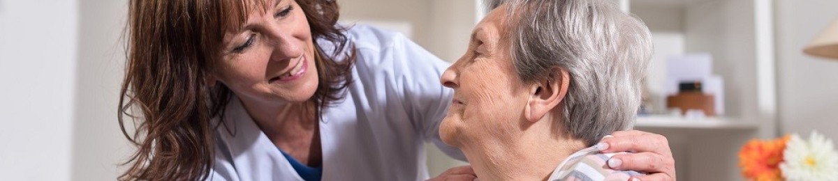 Jak bezpiecznie pracować jako opiekunka osób starszych?
