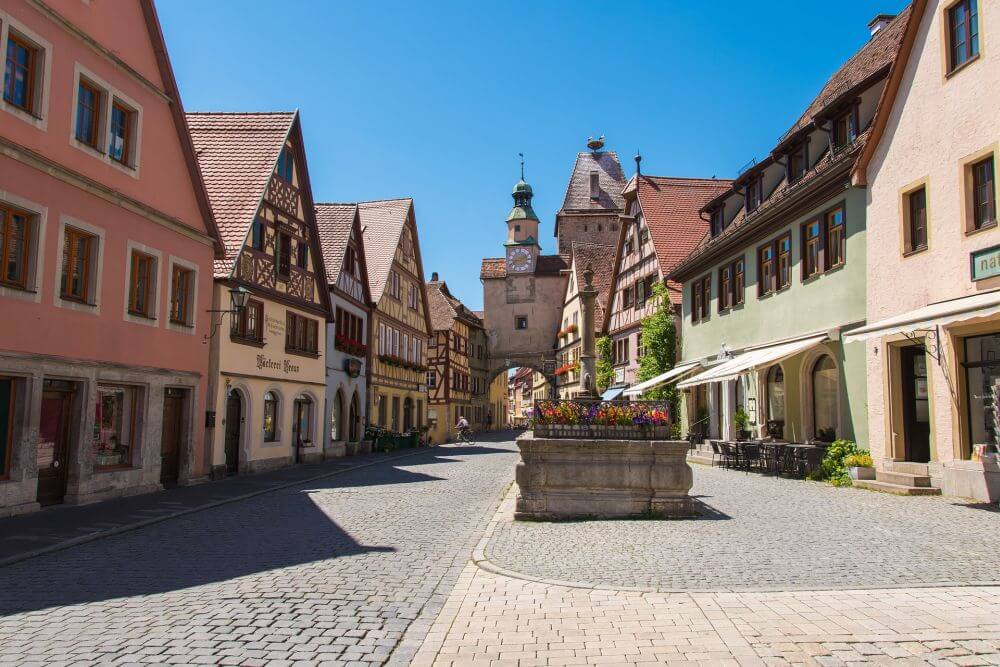 Rothenburg ob der Auber - rynek z typowo bawarską zabudową