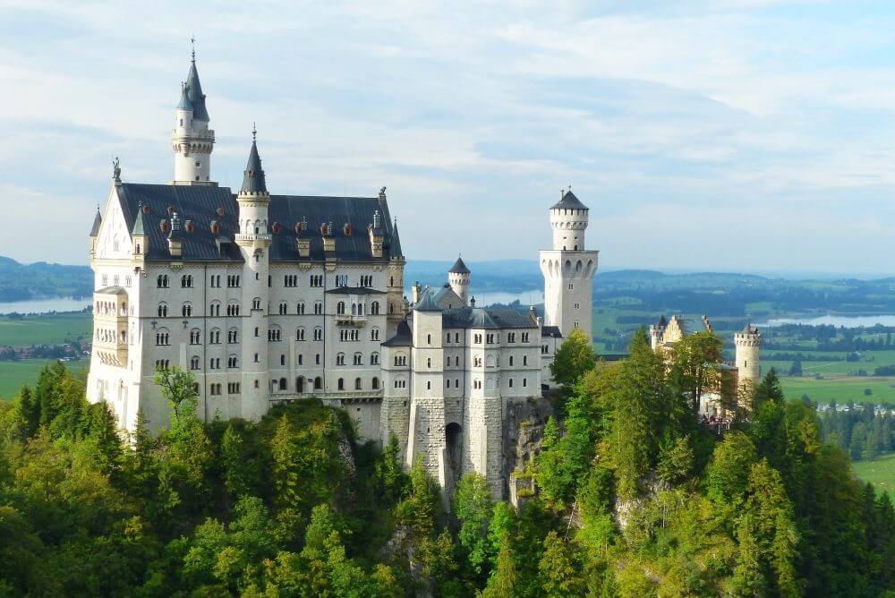 Widok na zamek Neuschwanstein w Bawarii